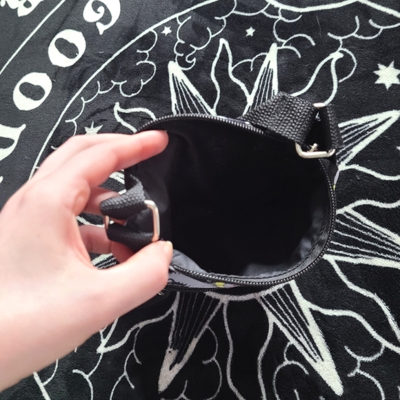 Spirited Away Soot Sprite Passport crossbody bag - Picture 4 of 6